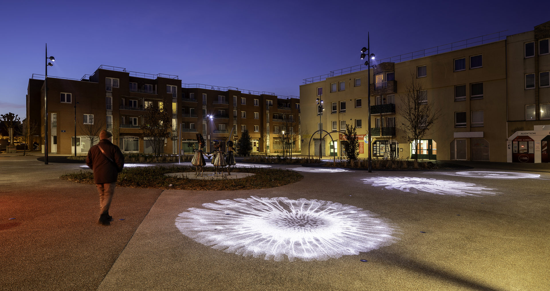 Place du Commerce à Plaisir (78) Gobo